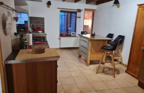 Perreux House | Maison en Pierre Avec Jacuzzi été et Hiver