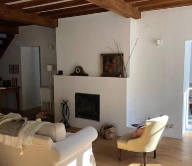 Failon House | Maison en pierre, chaleureuse, avec étang