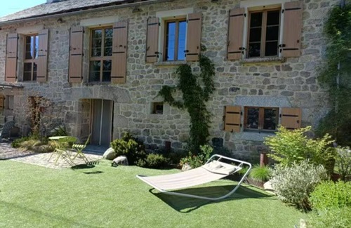 Loubaresse House | Maison en Pierre Cosy et Spacieuse Avec Jardin