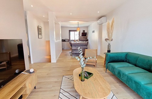 Colombiers House | Maison Entre Canal et mer