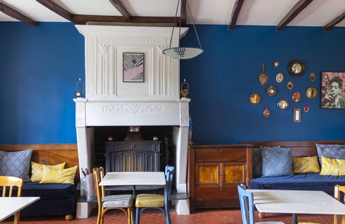 Saint-Ciers-sur-Gironde House | Maison et table d'hôtes le Camélia Blanc