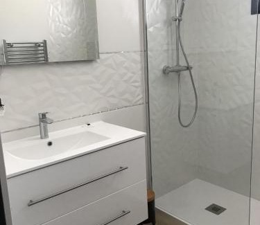 La Faute-sur-Mer House | Maison face accès plage, 4 Chambres, 11 personnes