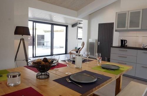 Noirmoutier-en-l'Ile House | Maison familiale 10 pers, annexe, plage 250m, wifi, parking, jardin clos, terrasse avec pergola - FR-1-224B-163