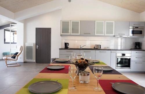 Noirmoutier-en-l'Ile House | Maison familiale 10 pers, annexe, plage 250m, wifi, parking, jardin clos, terrasse avec pergola - FR-1-224B-163