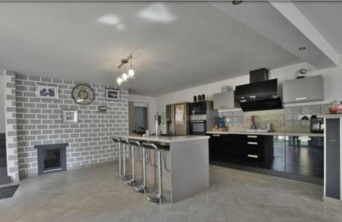 Lezigne Villa | Maison familiale 11 personnes