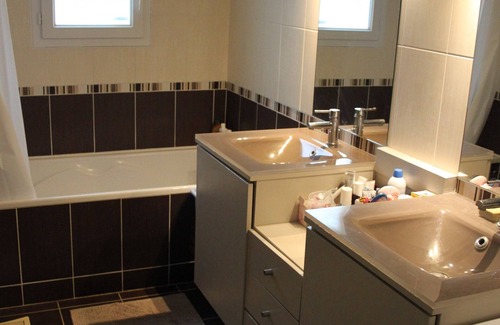 Saint-Loubes House | Maison Familiale Avec Piscine, Idéal Pour Visiter Bordeaux et sa Région!