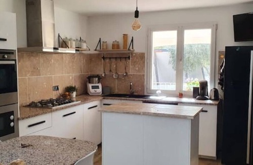 Sabran House | Maison Familiale Avec Grande Piscine Proche D'uzes et des Cascades du Sautadet