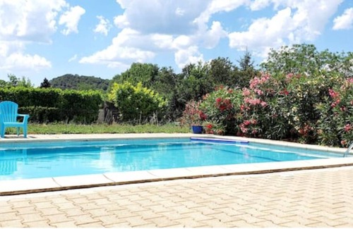 Sabran House | Maison Familiale Avec Grande Piscine Proche D'uzes et des Cascades du Sautadet