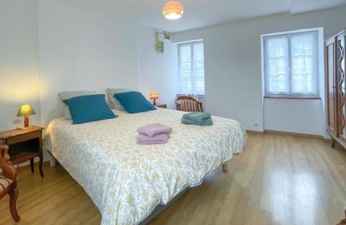 Rabodanges House | Maison familiale paisible à Rabodanges avec jardin, idéale pour la randonnée - FR-1-497-237