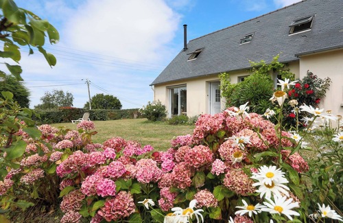 Trebeurden House | 'Maison Familiale Kerlaho' with Sea View, Private Garden and Wi-Fi