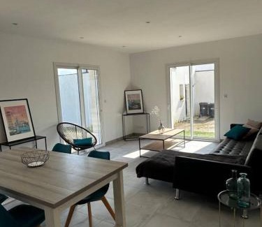 Plouguerneau House | Maison familiale spacieuse à Plouguerneau avec jardin