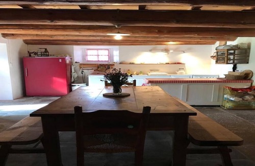 Egliseneuve-d'Entraigues House | Maison Typique Auvergnate