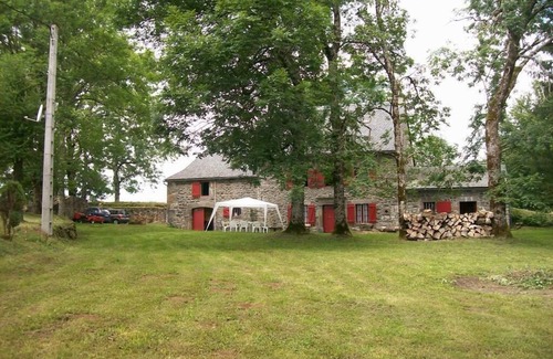 Egliseneuve-d'Entraigues House | Maison Typique Auvergnate