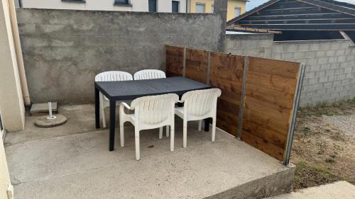 Chatuzange-le-Goubet House | Maison