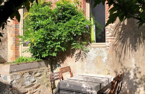 La Boissiere-de-Montaigu Cottage | Maison l'or du temps - Les Glycines gîte