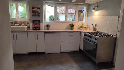 Moutiers-les-Mauxfaits House | Maison 3 chambres, bourg de Moutiers