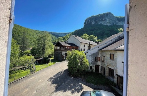 Les Planches-pres-Arbois House | Maison Avec Terrasse au Pied de la Reculée