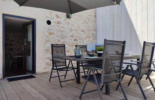 Saint-Bauzille-de-Putois House | Maison de Village Avec Terrasse de Plein Pied, sur le Gr60 à 500m de la Rivière