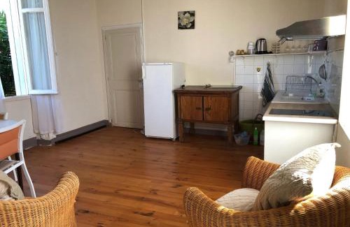 Saint-Germain-de-Lusignan House | Maison charmante à Saint-Germain-de-Lusignan, parking privé