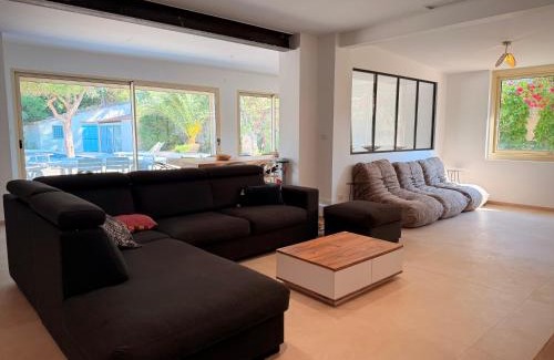 La Celle-sous-Gouzon Villa | Maison Sud entre mer et vignes