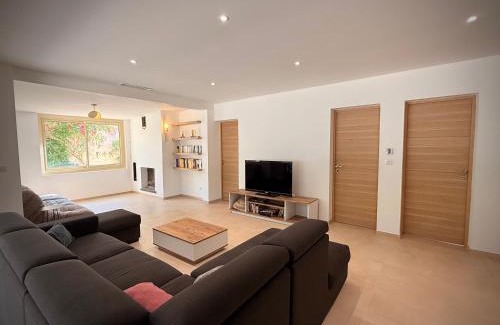 La Celle-sous-Gouzon Villa | Maison Sud entre mer et vignes