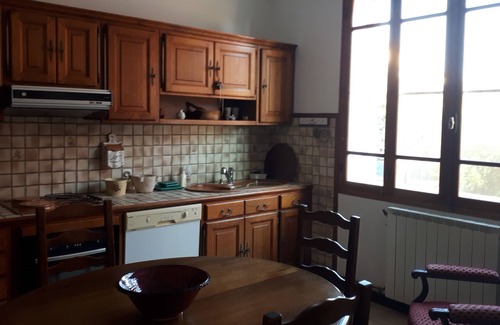 Saint-Mitre-les-Remparts House | Maison de Famille