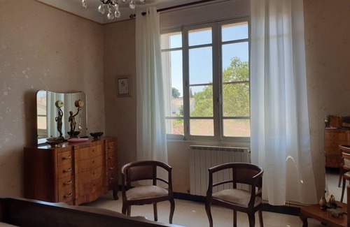 Saint-Mitre-les-Remparts House | Maison de Famille