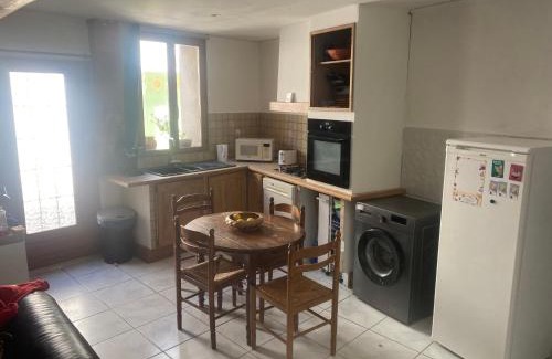 Gallargues-le-Montueux Apartment | Maison Gallus