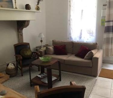 Salies-de-Bearn Apartment | Maison ICHABELENIA