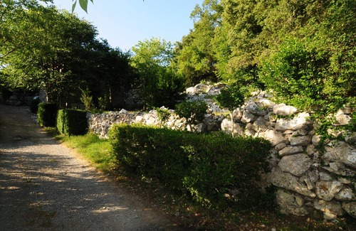 Balazuc House | Maison Individuelle au Calme, Joli Cadre Verdure, Proximité Baignade