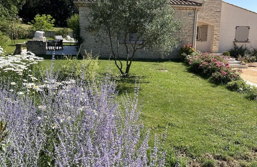 Monteils House | Maison Individuelle Climatisée Avec Piscine au Calme Dans Petit Village