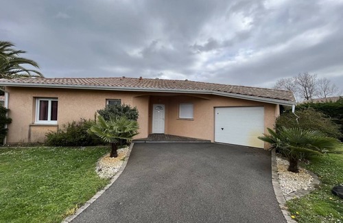 Messanges House | Maison Individuelle Située Dans un Quartier Résidentiel