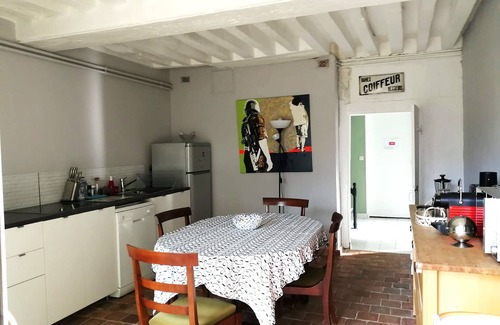 Saint-Jean-le-Blanc House | Maison l'Amérique welcome you to one of their rooms Dogs are also welcomed