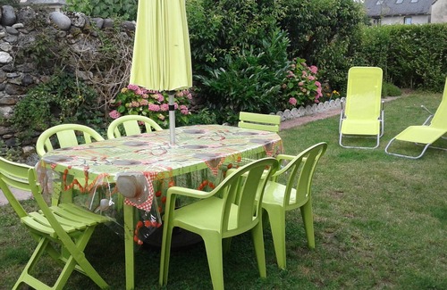 Espalion House | Maison L'ESTIVALE * on the banks of the Lot in Espalion