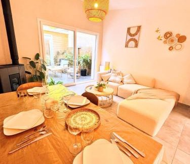 Fives House | Maison Langevin 2-Bedroom House with Cozy Garden & Patio