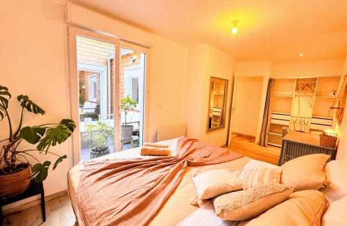 Fives House | Maison Langevin 2-Bedroom House with Cozy Garden & Patio