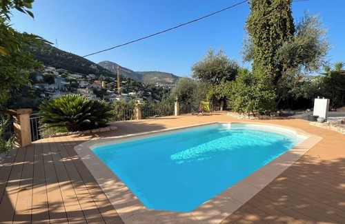 Falicon House | Maison Le Fleur: a haven of peace with swimming pool and garden in the hills above Nice