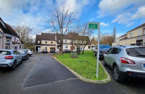 Torcy Villa | Maison loft avec jardin pour 6 voyageurs entre Paris et Disneyland