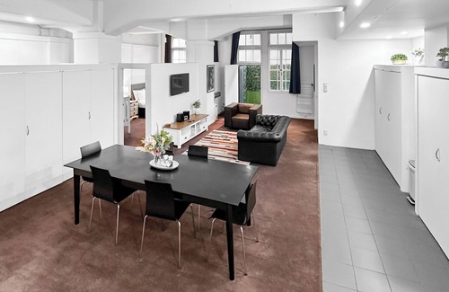 Auckland Central Business District Apartment | Maison Marvel l Enormous Loft Apt l Heart of City