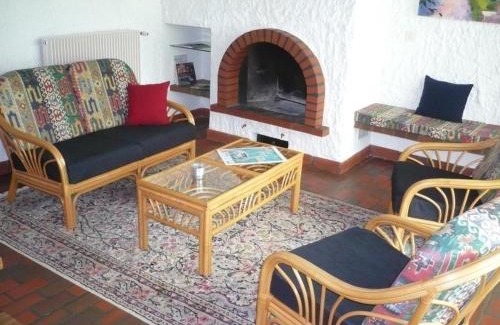 Renaison House | Maison moderne avec grand jardin et cheminée à Renaison - FR-1-496-110