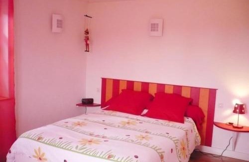 Renaison House | Maison moderne avec grand jardin et cheminée à Renaison - FR-1-496-110