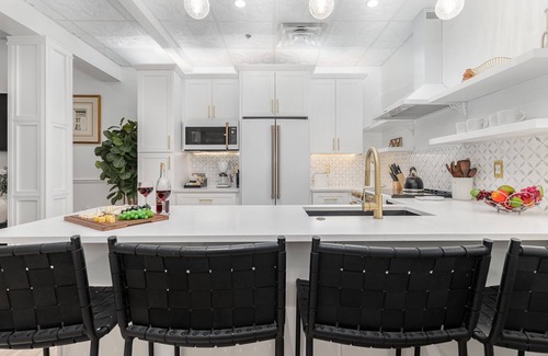 Downtown Nashville Cottage | Maison Modiste - Bankers Alley - Walk to Broadway