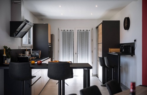 Frasne House | Maison Neuve Jura 2 à 10 Personnes