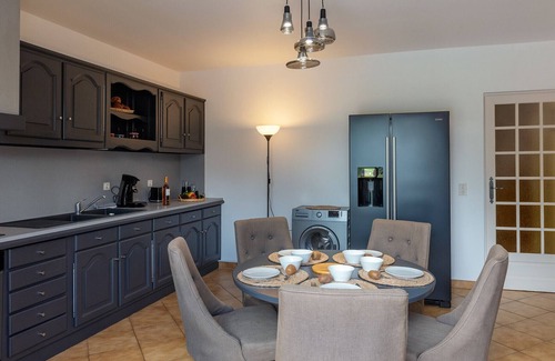 Montignac House | ★ Maison Périgourdine ★ Piscine chauffée ★ 8 personnes