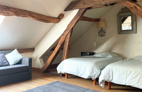 Combreux House | Maison piscine & tennis partagés