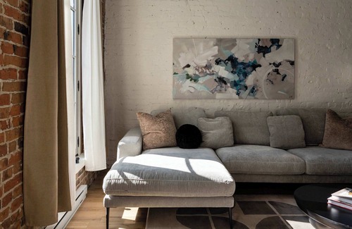 Old Montreal Apartment | Maison Place Jacques-Cartier - Suite 1 bedroom