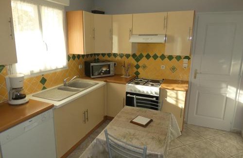 Saujon House | Maison plain-pied à Saujon, 2 ch, terrasse, jardin, garage, animaux OK, proche Royan et plages - FR-1-71-76