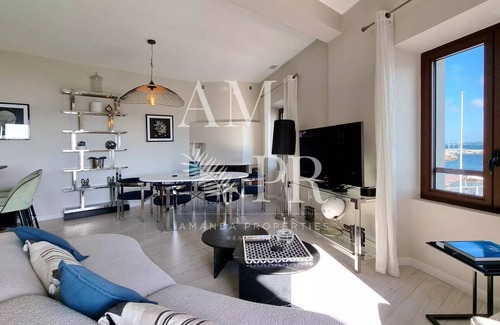 Pointe Croisette Villa | Maison Première ligne - eyes in the water - facing the beach