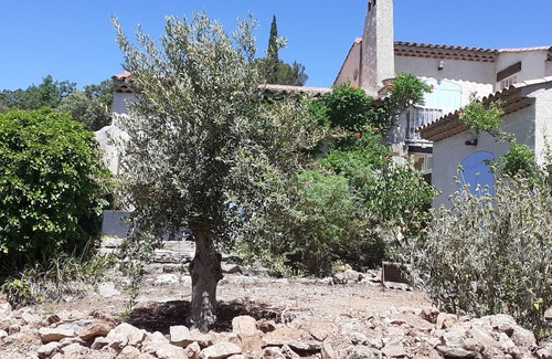 Le Thoronet House | Maison Provençale Authentique Dans un Havre de Paix Avec Jacuzzi et Jardin