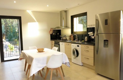 Urtaca Villa | Maison récente avec piscine privée à la campagne.